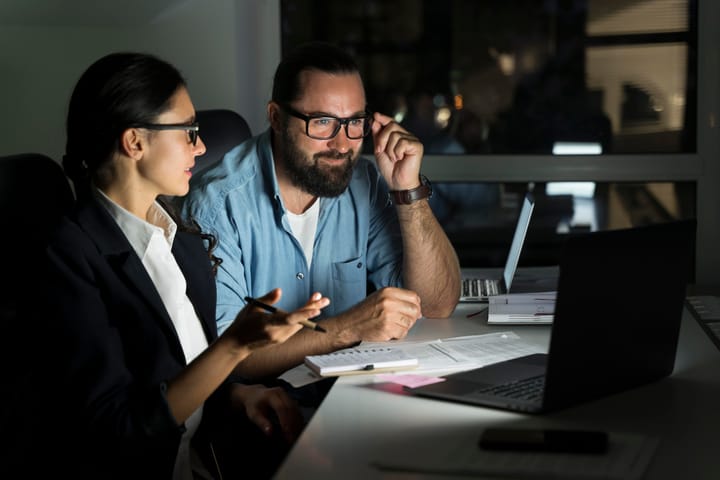 consultants-at-computers